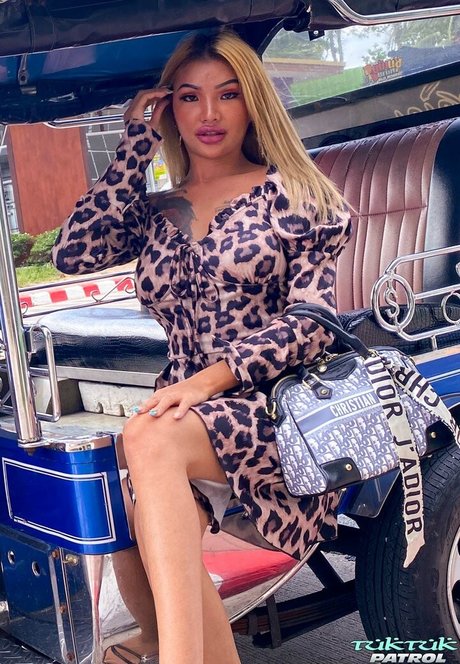 big dick shemale onlyfans free nude image