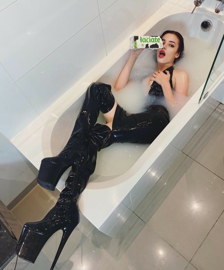 Lady Perse pretty actress pictures