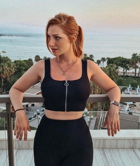 Lara Loft pornstar photo