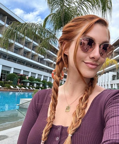 Lara Loft model nice pictures