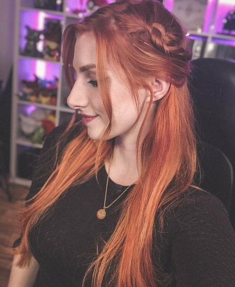 Lara Loft naked pornstar photos