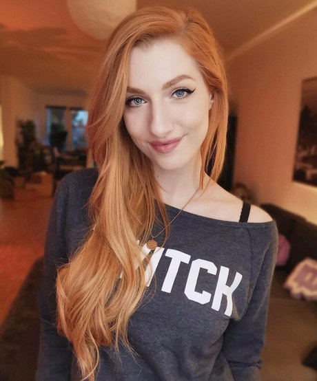 Lara Loft star free photos