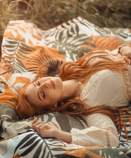 Lara Loft star pretty photos