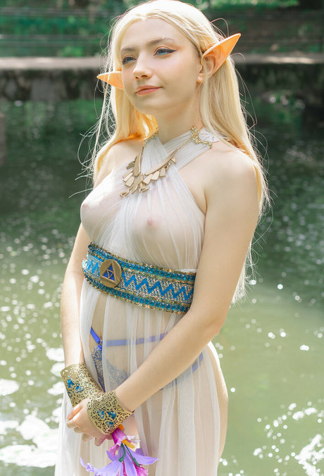 Carry Key nude model pics