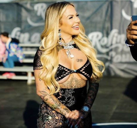 Tay Money star top pic