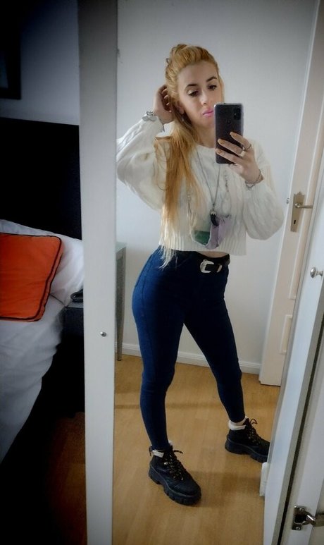 thedevilhot free actress pictures