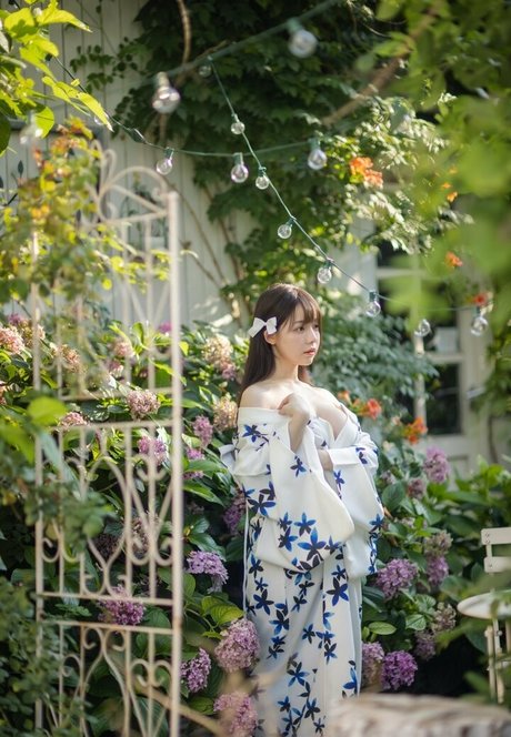 curvy kitty onlyfans erotic gallery