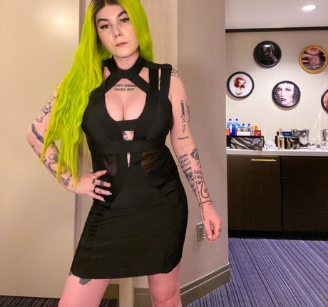 Ready To Glare model xxx image