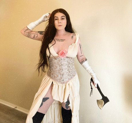 Ready To Glare nude model images