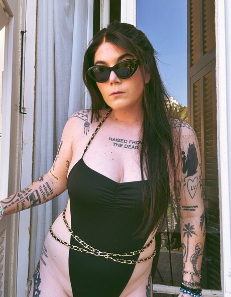 Ready To Glare model best photos