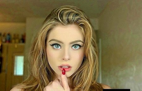 Chloe Mettenbrink nice model images