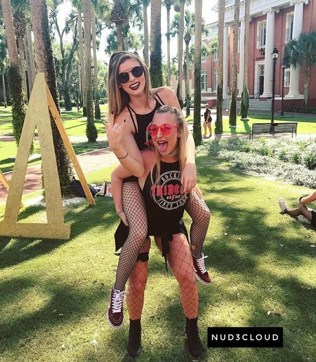 Chloe Mettenbrink star beautiful img