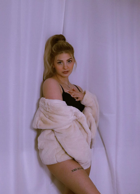 asmrjanina pornographic model picture