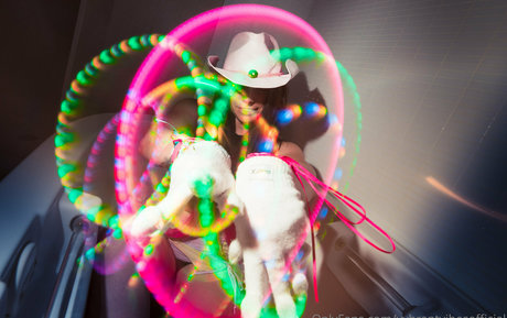 vybrantvibesofficial naked model gallery