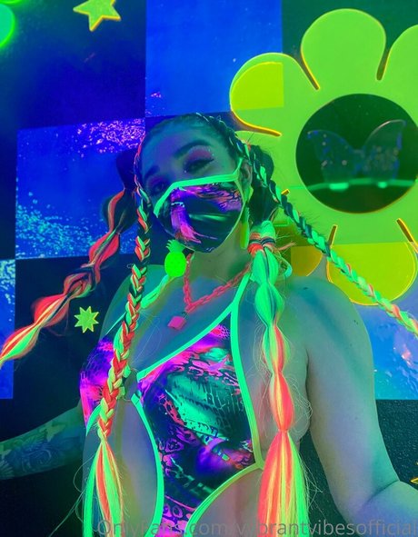 vybrantvibesofficial model pornographic images