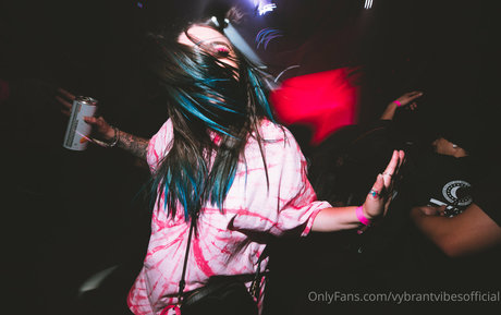 vybrantvibesofficial nude pornstar image