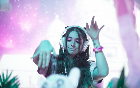 vybrantvibesofficial star nudes img