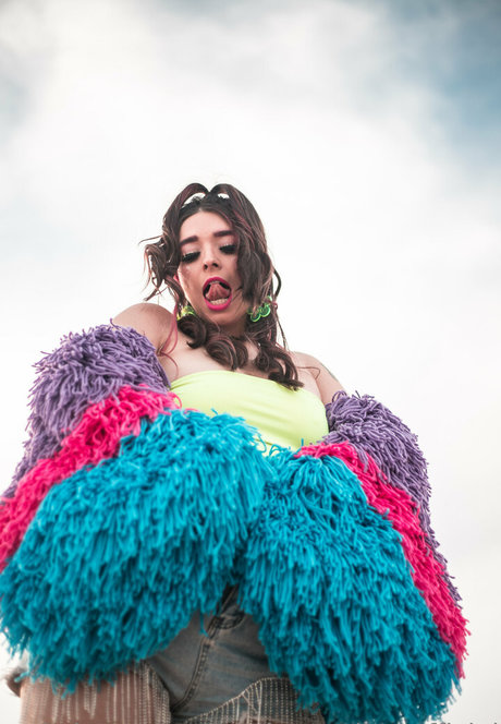 vybrantvibesofficial model hd gallery