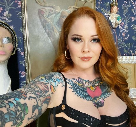 female popular onlyfans sexy images