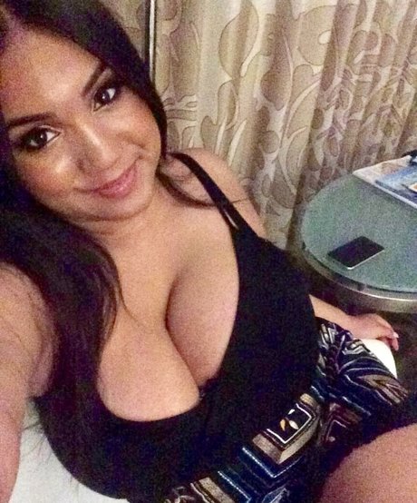 mynamesydalia model hot pics