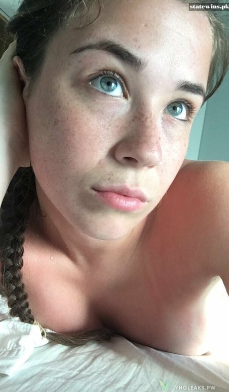 Isla Lockhart naked pornstar gallery