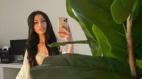 Ehcico model sexy image