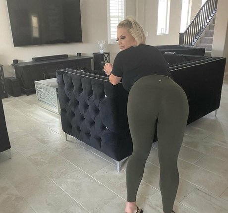 Chelsey Ashley nude model galleries