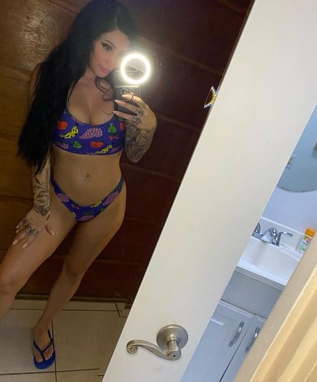 thenoelleeaston exclusive star photo