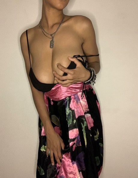 SultryAphodite star nude picture