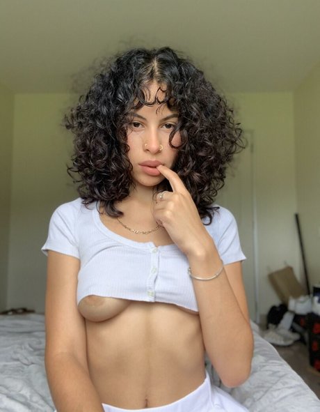 Theesolequeen model pretty img