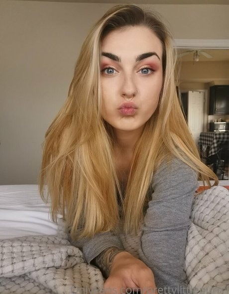 prettylittlepurrrl model top image