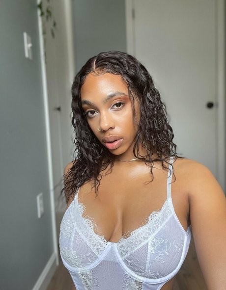 Sydney Celeste hot model img