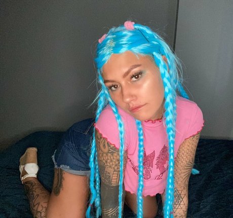 adultekra nudes model pics