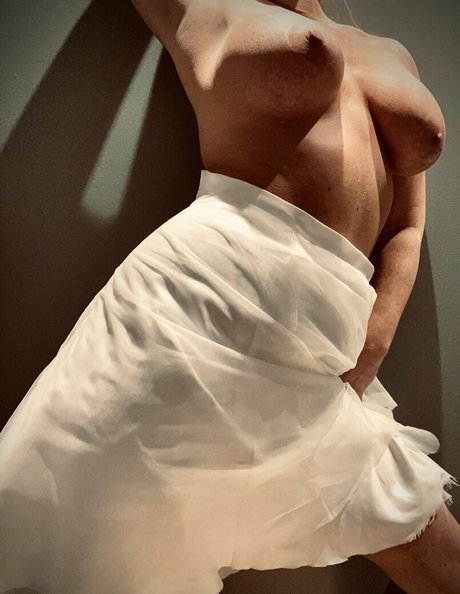 housewifeofnorway model nice image