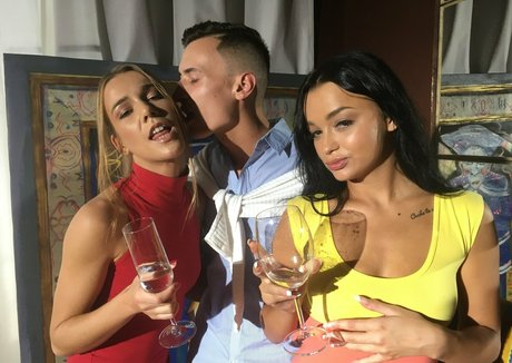 asian onlyfans sexy photos