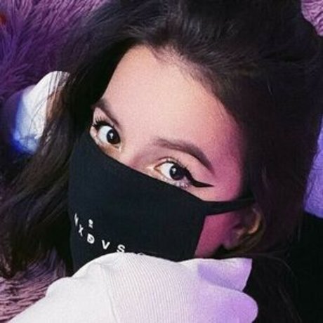 tenderlybae art actress pic