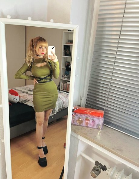 LegendLuna adult actress img