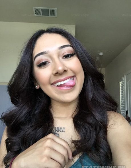 Mariah Castellanos naked pornstar gallery