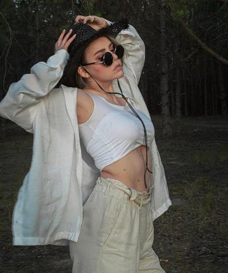 Alina Rin star sexy image