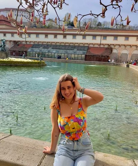 Julia Gomez xxx model img