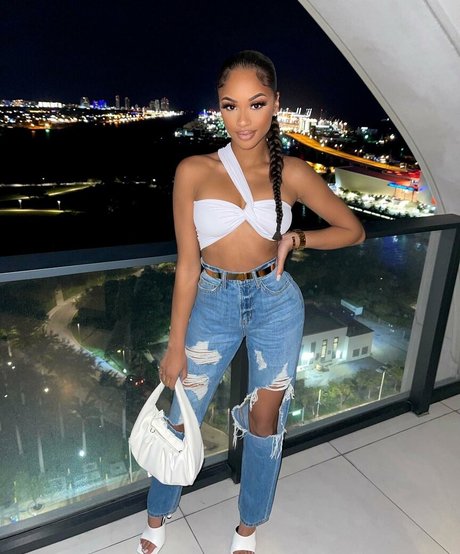 Breann Llewelyn top star pic