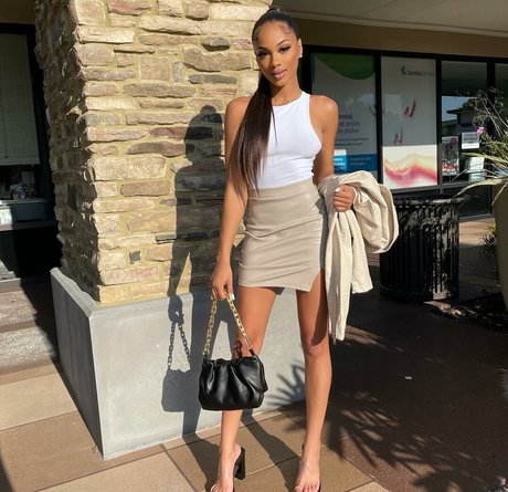 Breann Llewelyn nudes model pic