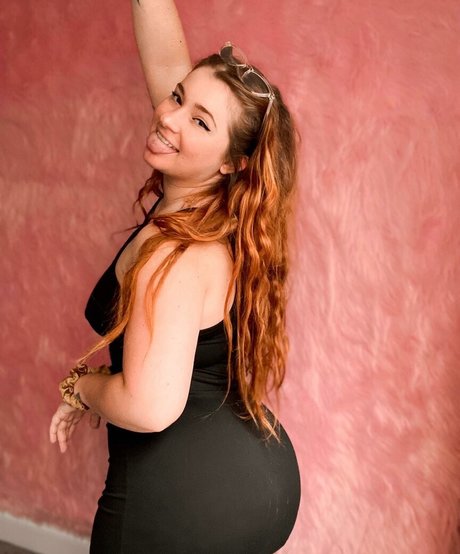 Peachez and Screamz porn model archive