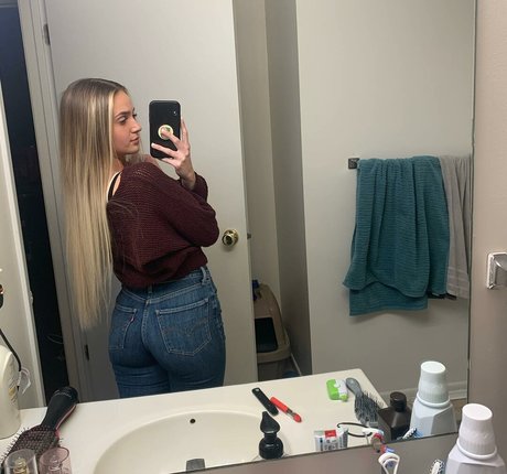 Royal Papaya pornstar xxx image