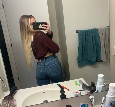 Royal Papaya sexy actress galleries