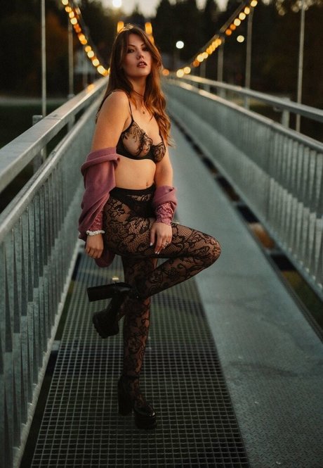 Cynthiabrunette96 model beautiful galleries