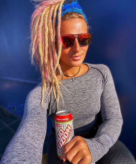 Hottrayne pretty model img