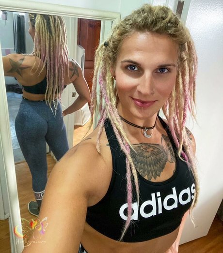 Hottrayne pornstar perfect img