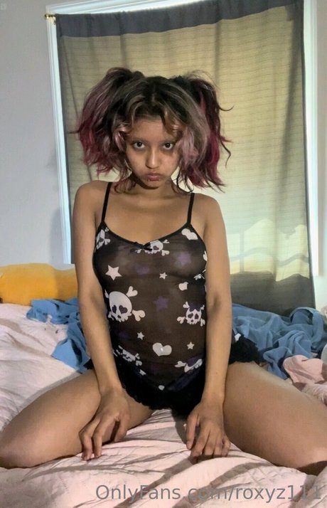 Roxyz111 model sex photo