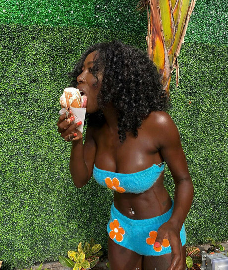 JordanneDeveaux model beautiful pictures